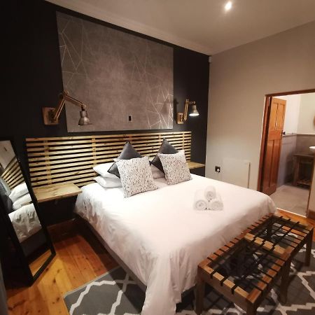Guest Suites On Connor Блоемфонтейн Екстериор снимка
