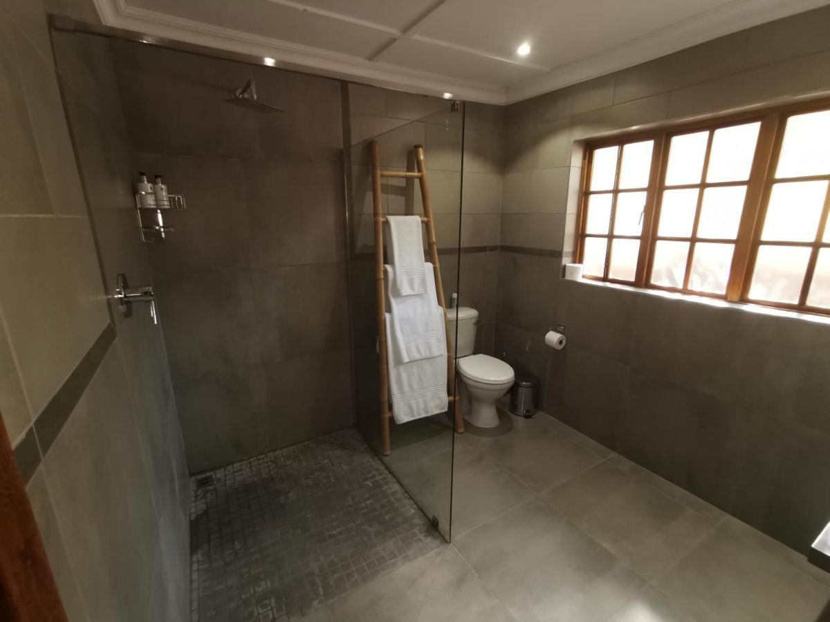 Guest Suites On Connor Блоемфонтейн Екстериор снимка