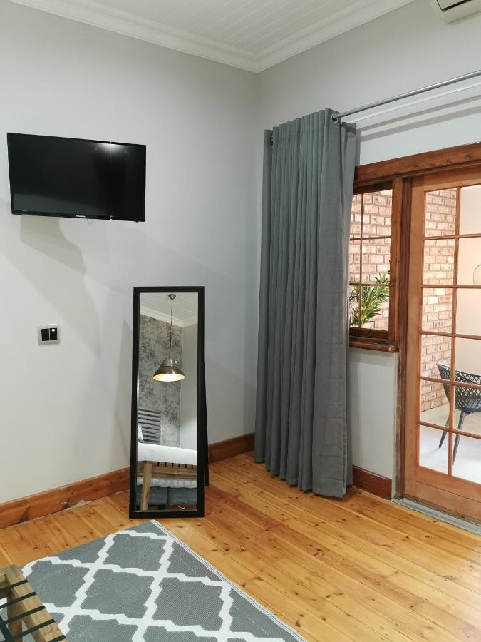 Guest Suites On Connor Блоемфонтейн Екстериор снимка