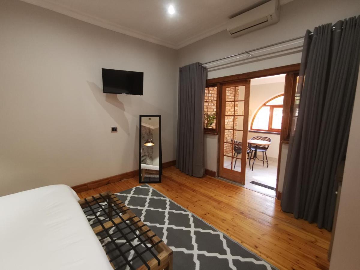 Guest Suites On Connor Блоемфонтейн Екстериор снимка