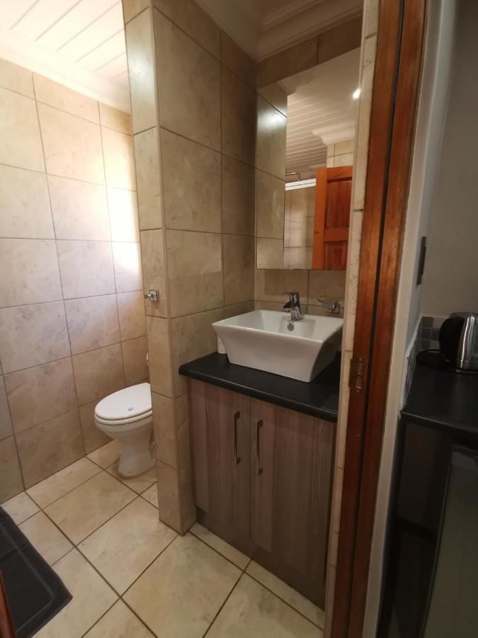 Guest Suites On Connor Блоемфонтейн Екстериор снимка