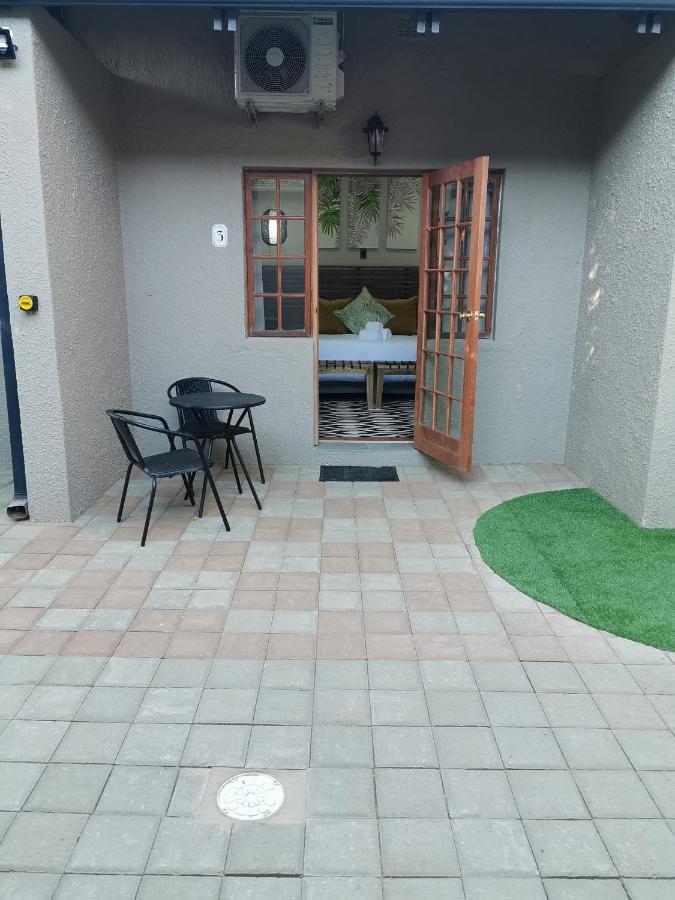 Guest Suites On Connor Блоемфонтейн Екстериор снимка